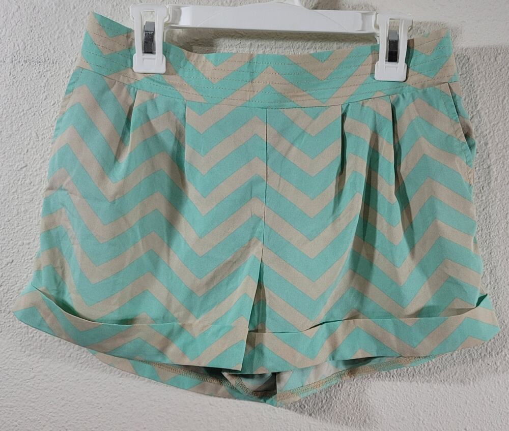 HeartSoul Tan Green Chevron Stripe Pull On Shorts Small Lightweight Soft Flowy